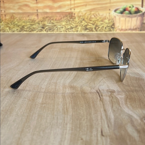 Vintage Ray-Ban Sunglasses - Picture 6 of 8